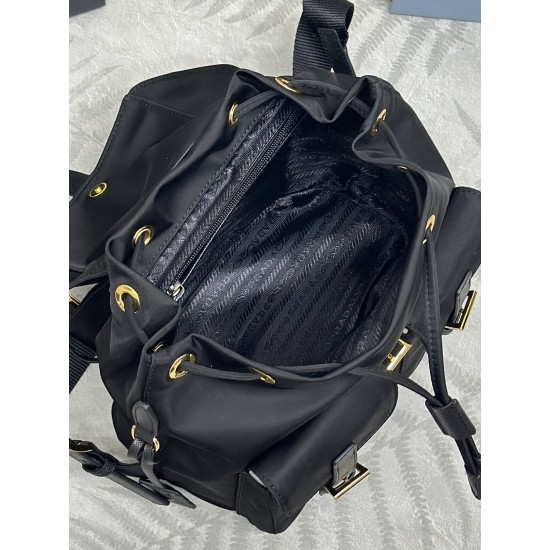 F470 with counter counterpartFully packagedExclusive customized gold bucklesClassic backpack 1BZ677Gold hardwareThis practical and innovative backpack is made of imported nylon fabricAdjustable shoulder straps and woven carry handlesRemovable ReEdition le