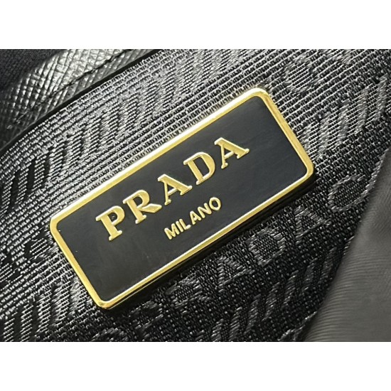 F470 with counter counterpartFully packagedExclusive customized gold bucklesClassic backpack 1BZ677Gold hardwareThis practical and innovative backpack is made of imported nylon fabricAdjustable shoulder straps and woven carry handlesRemovable ReEdition le