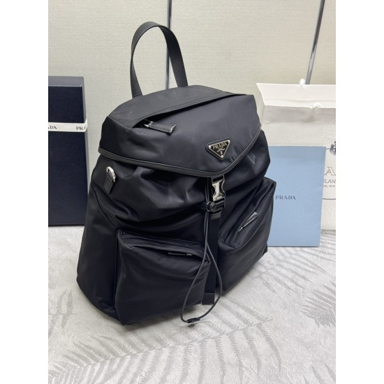 F600 new runway models 2VZ111 small shoulder back shoulder bag this runway models shoulder backpack using imported nylon fabric calfskin and top hardware front buckle flap and 2 pocket design with a removable nylon shoulder strap back and can be carried o