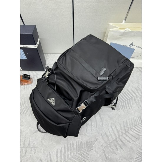 F780 new hiking bag 2VZ090 this backpack is quite technological appearance with the practicality of the interior space is made of ReNylon recycled nylon Saffiano leather presents cross stitching and waxed finish details distinctive style symbolizes the tr