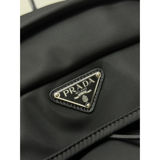 F780 new hiking bag 2VZ090 this backpack is quite technological appearance with the practicality of the interior space is made of ReNylon recycled nylon Saffiano leather presents cross stitching and waxed finish details distinctive style symbolizes the tr