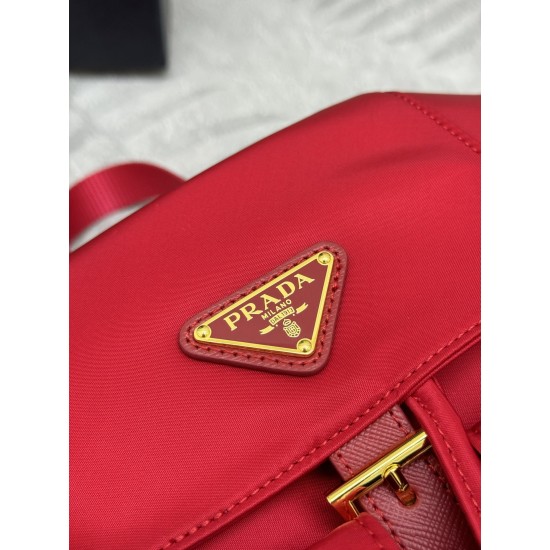 F470 with a full set of the right version of the counter packaging exclusive custom new small backpack 1BZ677 red gold buckle This nylon backpack is part of Prad's traditional design highlights the brand's important qualities innovative materials luxury p