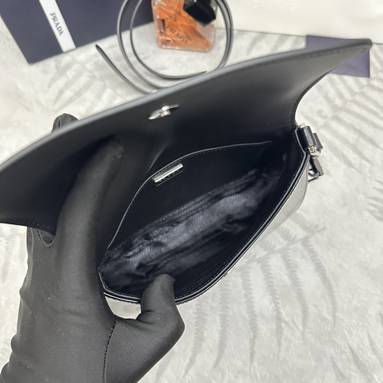 F620 with a full set of counter to the version of the package exclusive customized large flap double shoulder strap new antique underarm bag large flap this year's hot flap antique models underarm bag has been very popular this double shoulder strap desig