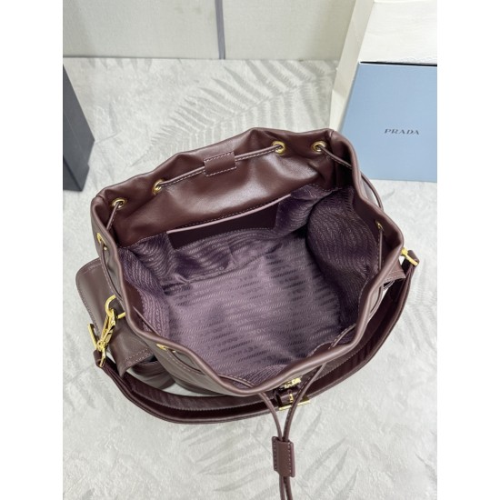 F790New Shoulder Bag 1BZ080Sheepskin BackpackThe Explore bag is a perfect blend of elegance and functionality with soft lines and a multi-pocket silhouette designed for urban exploration and outdoor adventuresStyle with detachable carry handlesShoulder ca