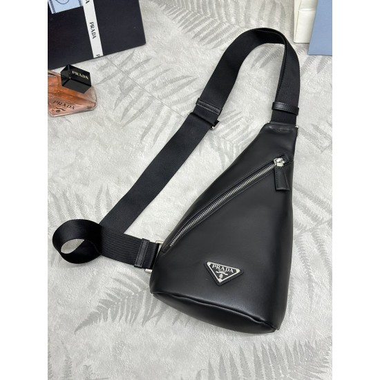 F570 new chest bag plain 2VZ098 this simple bag style between the shoulder bag and shoulder bag quite a mix and match characteristics highlight P family duality body design for deerskin grain cowhide silhouette and functionality to create a playful and in