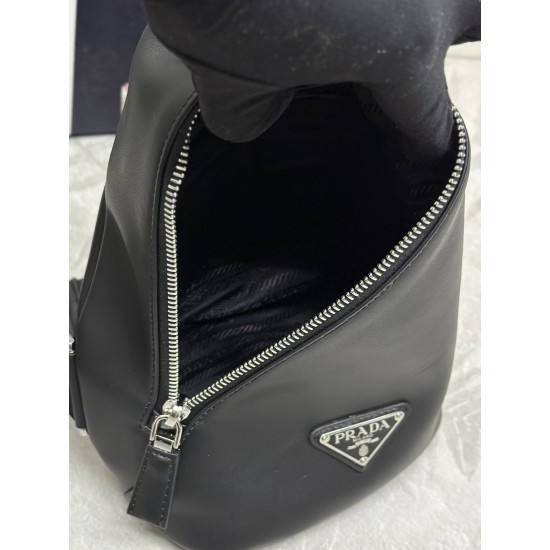 F570 new chest bag plain 2VZ098 this simple bag style between the shoulder bag and shoulder bag quite a mix and match characteristics highlight P family duality body design for deerskin grain cowhide silhouette and functionality to create a playful and in