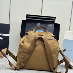 F480 with a full set of the right version of the counter packaging exclusive customized classic large backpack 1BZ811 nylon shoulder bag with exquisite Saffiano leather trim fusion of materials and decorated with triangular logo highlights the charm of fa