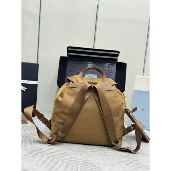 F480 with a full set of the right version of the counter packaging exclusive customized classic large backpack 1BZ811 nylon shoulder bag with exquisite Saffiano leather trim fusion of materials and decorated with triangular logo highlights the charm of fa