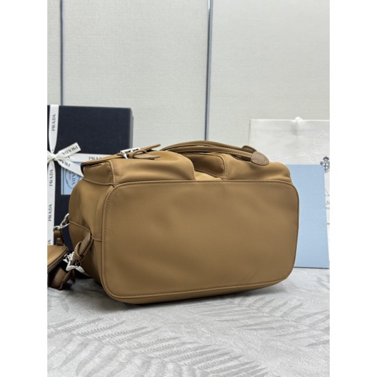 F480 with a full set of the right version of the counter packaging exclusive customized classic large backpack 1BZ811 nylon shoulder bag with exquisite Saffiano leather trim fusion of materials and decorated with triangular logo highlights the charm of fa