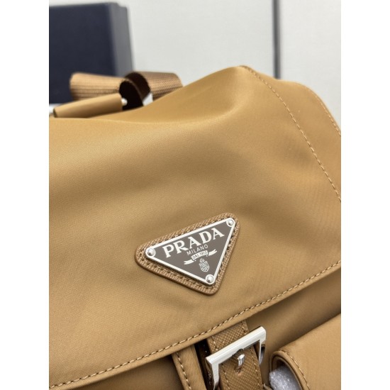 F480 with a full set of the right version of the counter packaging exclusive customized classic large backpack 1BZ811 nylon shoulder bag with exquisite Saffiano leather trim fusion of materials and decorated with triangular logo highlights the charm of fa
