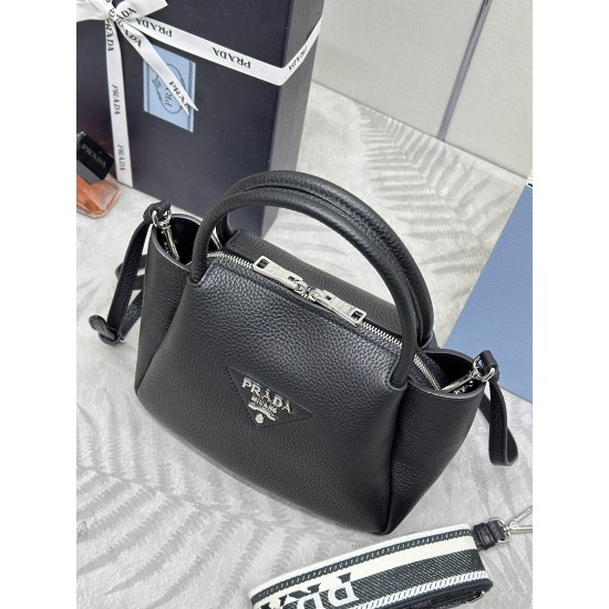 F800 with counter counter version of the full set of packaging exclusive customized counter the latest models of double shoulder straps 1BC145 small tote this double shoulder strap with imported deerskin grain cowhide with two exchangeable adjustable long