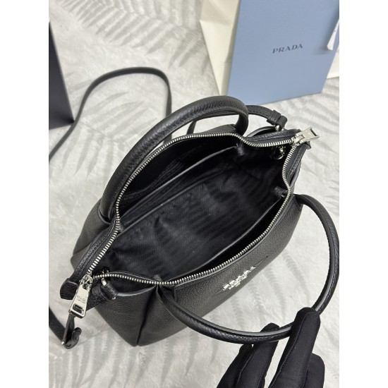 F800 with counter counter version of the full set of packaging exclusive customized counter the latest models of double shoulder straps 1BC145 small tote this double shoulder strap with imported deerskin grain cowhide with two exchangeable adjustable long