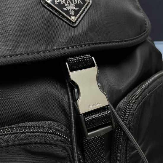 P370 New Backpack 1BZ070 This nylon shoulder bag is made of exquisite Saffiano leather trimmed with a blend of materials and decorated with a triangular logo highlighting the charm of fashion and elegance and comes with a detachable small clutch lightweig