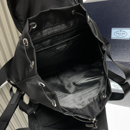 P370 New Backpack 1BZ070 This nylon shoulder bag is made of exquisite Saffiano leather trimmed with a blend of materials and decorated with a triangular logo highlighting the charm of fashion and elegance and comes with a detachable small clutch lightweig