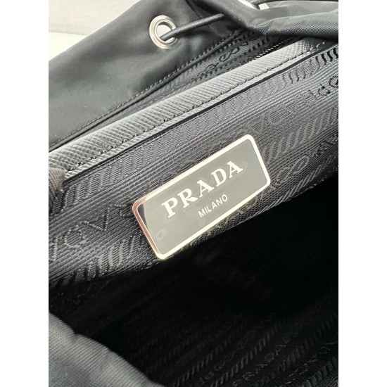 P370 New Backpack 1BZ070 This nylon shoulder bag is made of exquisite Saffiano leather trimmed with a blend of materials and decorated with a triangular logo highlighting the charm of fashion and elegance and comes with a detachable small clutch lightweig