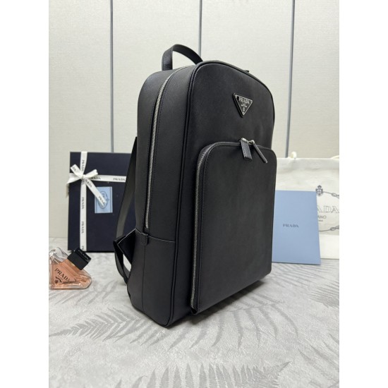 F820 new backpack fine cross grain 2VZ102 shoulder bag made of imported Saffiano leather material metal hardware accessories two straps adjustable leather straps two-way zipper front with a pocket design this backpack simple and stylish to meet the work c