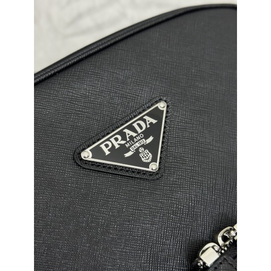 F820 new backpack fine cross grain 2VZ102 shoulder bag made of imported Saffiano leather material metal hardware accessories two straps adjustable leather straps two-way zipper front with a pocket design this backpack simple and stylish to meet the work c