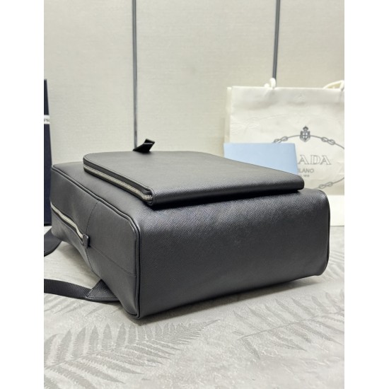 F820 new backpack fine cross grain 2VZ102 shoulder bag made of imported Saffiano leather material metal hardware accessories two straps adjustable leather straps two-way zipper front with a pocket design this backpack simple and stylish to meet the work c