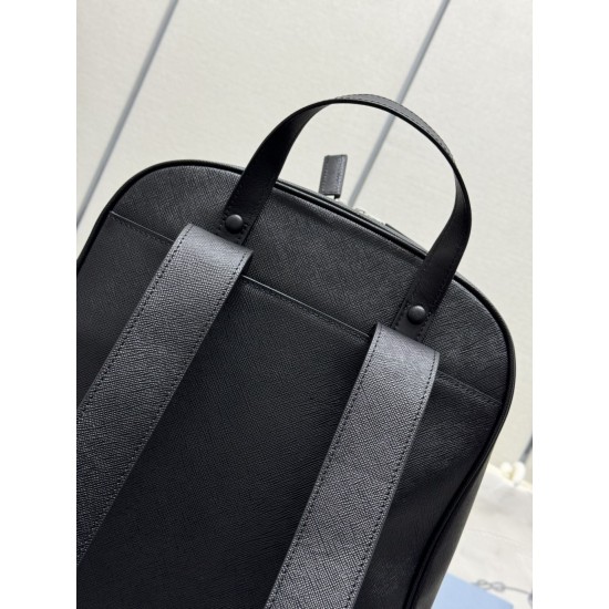 F820 new backpack fine cross grain 2VZ102 shoulder bag made of imported Saffiano leather material metal hardware accessories two straps adjustable leather straps two-way zipper front with a pocket design this backpack simple and stylish to meet the work c