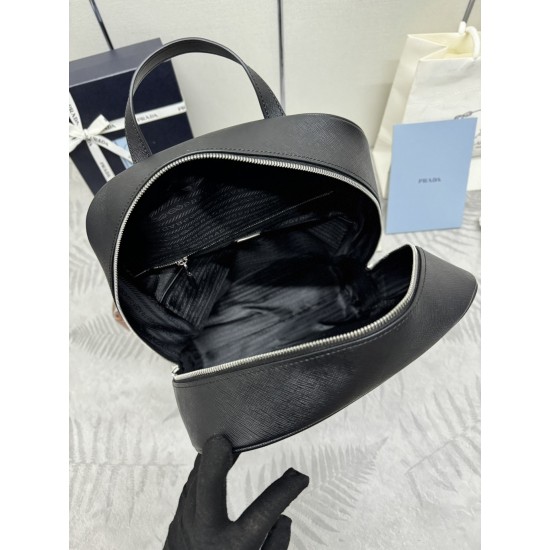 F820 new backpack fine cross grain 2VZ102 shoulder bag made of imported Saffiano leather material metal hardware accessories two straps adjustable leather straps two-way zipper front with a pocket design this backpack simple and stylish to meet the work c