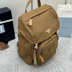 F660Prada new parachute backpack triangular enamel nameplate logo adjustable nylon shoulder straps 2VZ135 imported parachute fabric imported white steel hardware accessories this sports style parachute schoolbag front and sides are equipped with practical