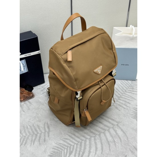 F660Prada new parachute backpack triangular enamel nameplate logo adjustable nylon shoulder straps 2VZ135 imported parachute fabric imported white steel hardware accessories this sports style parachute schoolbag front and sides are equipped with practical