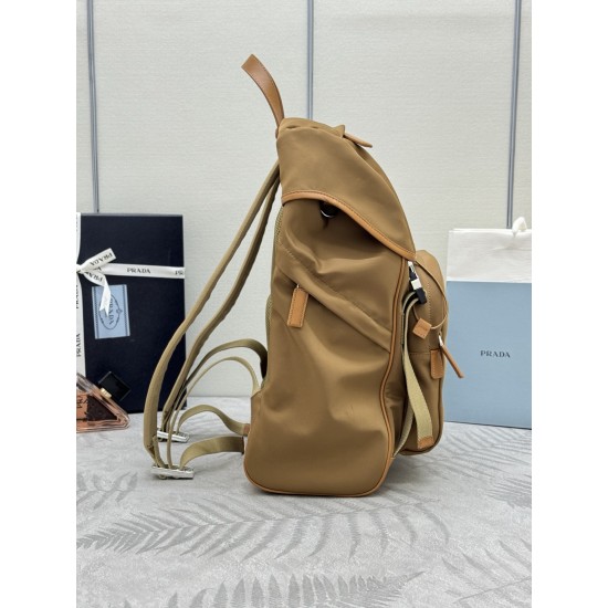 F660Prada new parachute backpack triangular enamel nameplate logo adjustable nylon shoulder straps 2VZ135 imported parachute fabric imported white steel hardware accessories this sports style parachute schoolbag front and sides are equipped with practical