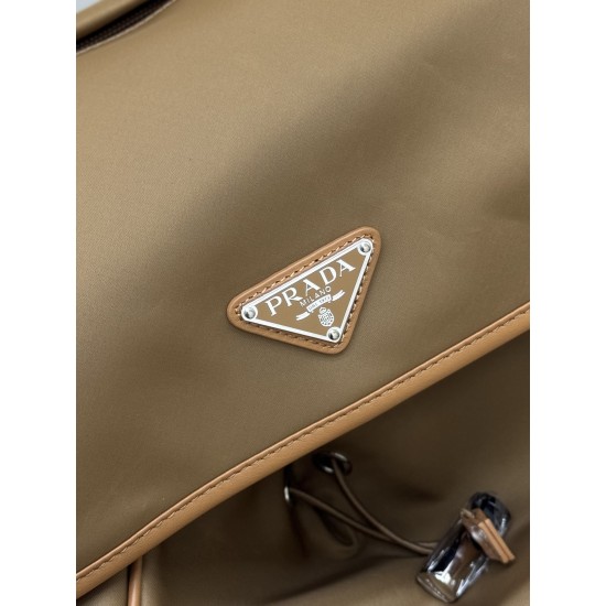 F660Prada new parachute backpack triangular enamel nameplate logo adjustable nylon shoulder straps 2VZ135 imported parachute fabric imported white steel hardware accessories this sports style parachute schoolbag front and sides are equipped with practical