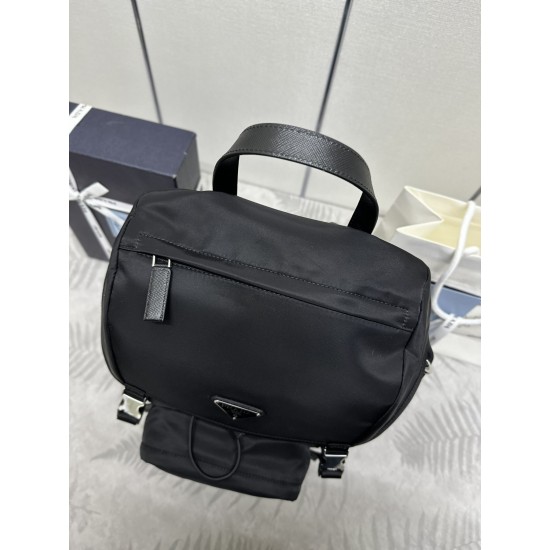 F570Prada new parachute backpack triangular enamel nameplate logo adjustable nylon shoulder straps Model 2VZ135 imported parachute fabric imported white steel hardware accessories this sporty style parachute backpack front and sides are equipped with util