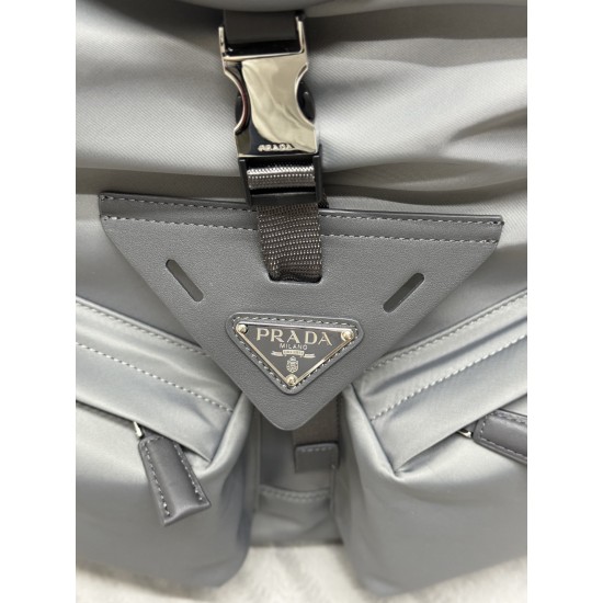 F700 new men's bag shoulder bag 2024 spring and summer runway models gray 2VZ108 with adjustable long shoulder strap can also be used as a diagonal cross-body bag This bag is made of imported nylon fabrics top hardware front 2 diagonal zipper pocket desig