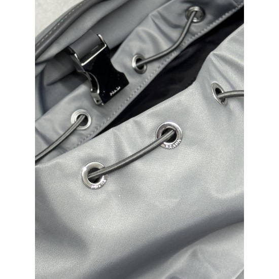F700 new men's bag shoulder bag 2024 spring and summer runway models gray 2VZ108 with adjustable long shoulder strap can also be used as a diagonal cross-body bag This bag is made of imported nylon fabrics top hardware front 2 diagonal zipper pocket desig