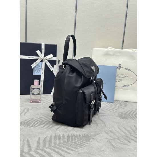 F450 with a full set of the right version of the counter packaging exclusive custom new small backpack 1BZ677 This nylon backpack is part of Prad's traditional design highlights the brand's important qualities innovative materials luxury pragmatism and cl