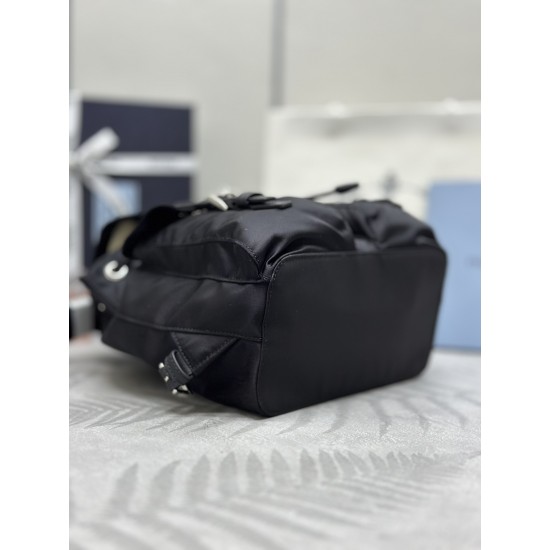 F450 with a full set of the right version of the counter packaging exclusive custom new small backpack 1BZ677 This nylon backpack is part of Prad's traditional design highlights the brand's important qualities innovative materials luxury pragmatism and cl