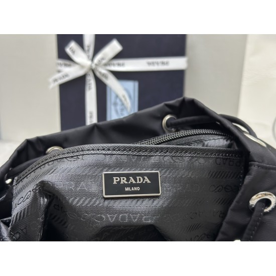 F450 with a full set of the right version of the counter packaging exclusive custom new small backpack 1BZ677 This nylon backpack is part of Prad's traditional design highlights the brand's important qualities innovative materials luxury pragmatism and cl