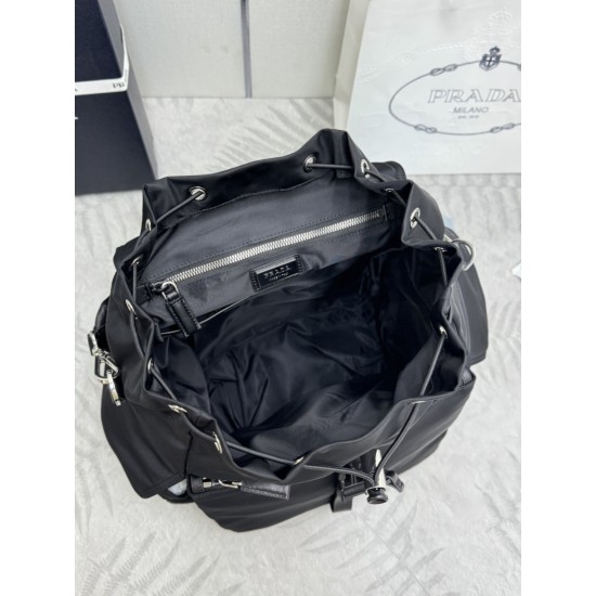 F620 NEW SHOULDER BAGS EXPLORE 2VZ118 BACKPACK This Explore bag is a perfect blend of elegance and functionality with its soft lines and multi-pocket silhouette designed for urban exploration and outdoor adventures. The combination of recycled nylon and l