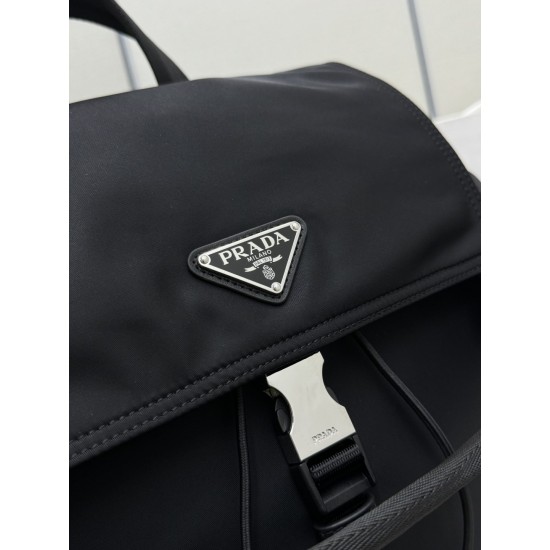 F620 NEW SHOULDER BAGS EXPLORE 2VZ118 BACKPACK This Explore bag is a perfect blend of elegance and functionality with its soft lines and multi-pocket silhouette designed for urban exploration and outdoor adventures. The combination of recycled nylon and l