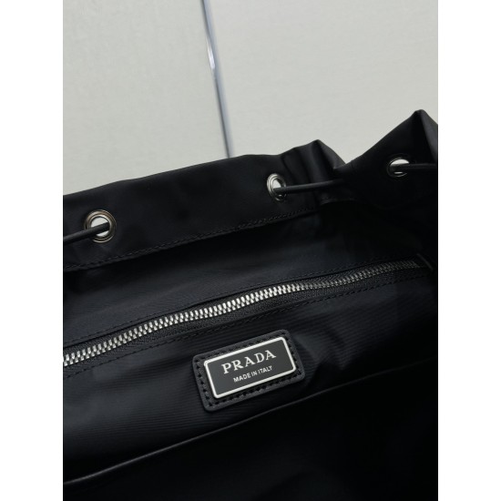 F620 NEW SHOULDER BAGS EXPLORE 2VZ118 BACKPACK This Explore bag is a perfect blend of elegance and functionality with its soft lines and multi-pocket silhouette designed for urban exploration and outdoor adventures. The combination of recycled nylon and l