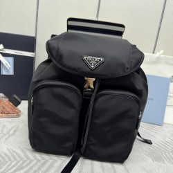 F420 upgraded version of the shoulder bag the latest models of hot nylon backpack 1BZ005 classic triangle enamel logo imported parachute fabric top hardware accessories front two pockets and flap buckle design appears more convenient and practical worth h
