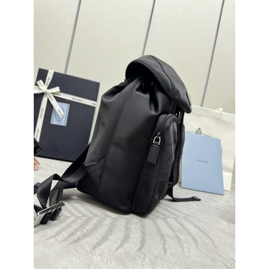 F420 upgraded version of the shoulder bag the latest models of hot nylon backpack 1BZ005 classic triangle enamel logo imported parachute fabric top hardware accessories front two pockets and flap buckle design appears more convenient and practical worth h