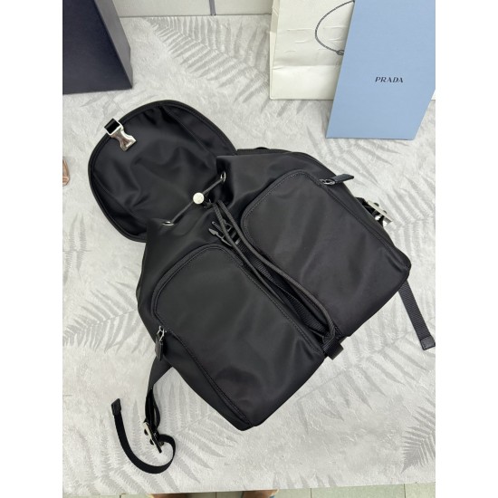 F420 upgraded version of the shoulder bag the latest models of hot nylon backpack 1BZ005 classic triangle enamel logo imported parachute fabric top hardware accessories front two pockets and flap buckle design appears more convenient and practical worth h