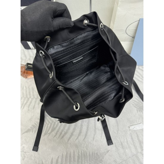 F420 upgraded version of the shoulder bag the latest models of hot nylon backpack 1BZ005 classic triangle enamel logo imported parachute fabric top hardware accessories front two pockets and flap buckle design appears more convenient and practical worth h