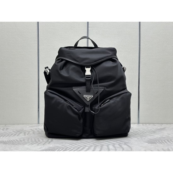 F700 new men's bags shoulder bag 2024 spring and summer runway models large 2VZ108 with adjustable long shoulder strap can also be used as a diagonal cross-body bag this bag is made of imported nylon fabrics top hardware front 2 diagonal zipper pocket des