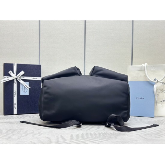 F700 new men's bags shoulder bag 2024 spring and summer runway models large 2VZ108 with adjustable long shoulder strap can also be used as a diagonal cross-body bag this bag is made of imported nylon fabrics top hardware front 2 diagonal zipper pocket des