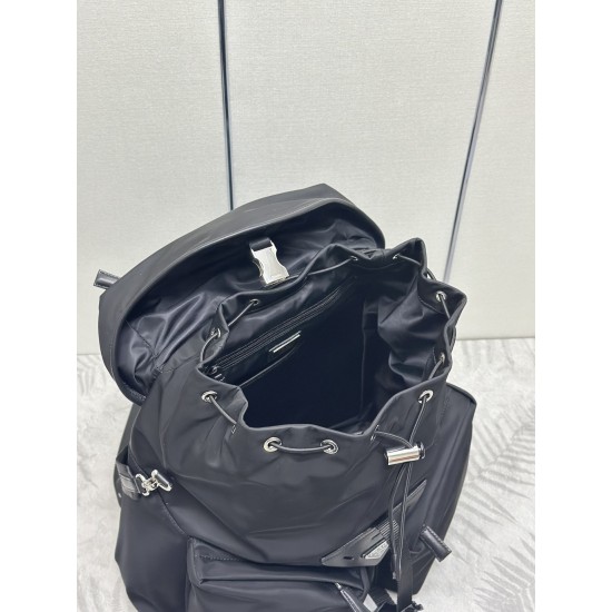 F700 new men's bags shoulder bag 2024 spring and summer runway models large 2VZ108 with adjustable long shoulder strap can also be used as a diagonal cross-body bag this bag is made of imported nylon fabrics top hardware front 2 diagonal zipper pocket des
