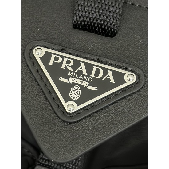 F700 new men's bags shoulder bag 2024 spring and summer runway models large 2VZ108 with adjustable long shoulder strap can also be used as a diagonal cross-body bag this bag is made of imported nylon fabrics top hardware front 2 diagonal zipper pocket des