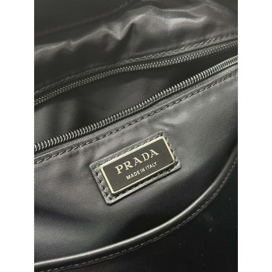 F700 new men's bags shoulder bag 2024 spring and summer runway models large 2VZ108 with adjustable long shoulder strap can also be used as a diagonal cross-body bag this bag is made of imported nylon fabrics top hardware front 2 diagonal zipper pocket des