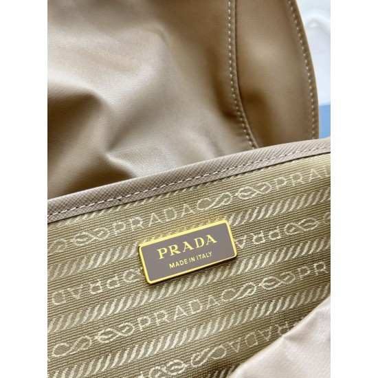 F470 with a full set of the right version of the counter packaging exclusive custom new small backpack 1BZ677 apricot gold buckle This nylon backpack is part of Prad's traditional design highlights the brand's important qualities innovative materials luxu