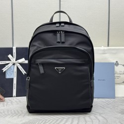 F570 classic 2VZ048 backpack top original goods this backpack with imported Saffiano leather trim outlines the silhouette presenting a modern sense of minimalism lines using imported nylon fabric and cross grain cowhide leather combination of top polished