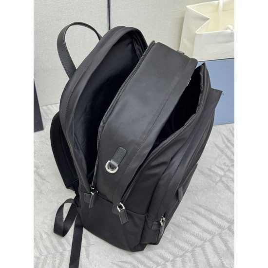 F570 classic 2VZ048 backpack top original goods this backpack with imported Saffiano leather trim outlines the silhouette presenting a modern sense of minimalism lines using imported nylon fabric and cross grain cowhide leather combination of top polished