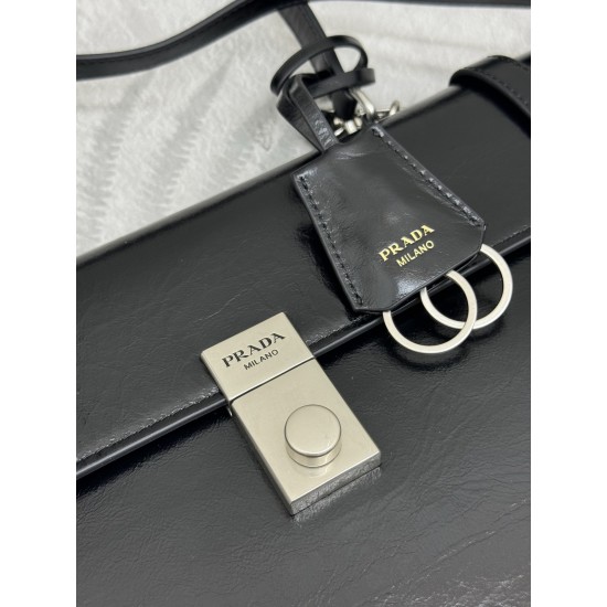 F850202525ss new pencil bag 1BN024 large this leather handbag inspired by the quite formal briefcase texture delicate glossy with a new attitude to re-interpret the classic office style silhouette using delicate soft detailing for the bag's classic shape 